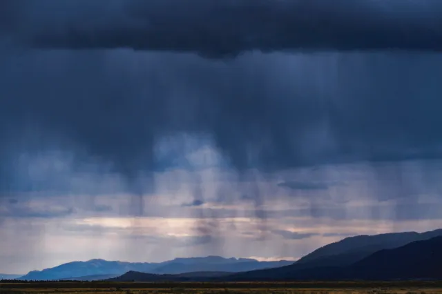 Alertă meteo în România: furtuni, grindină și vijelii în mai multe zone din țară. Temperaturile scad și în Capitală: precizările Elenei Mateescu