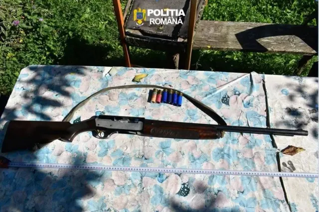Partide ilegale de vânătoare de mistreți și căprioare, organizate în zona Comarnic. Trei persoane, anchetate: ce au găsit polițiștii la percheziții