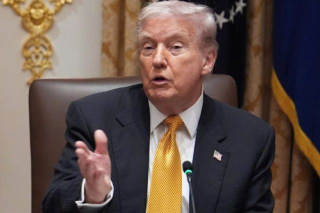 Donald Trump anunță că trimite nave de război ca să deschidă Strâmtoarea Ormuz