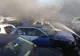 FOTO/ VIDEO Un incendiu de vegetație s-a extins și la un parc auto-dezmebrate în zona Ploiești Shopping City!