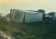 FOTO  TIR răsturnat pe DN1, în giratoriul de la Strejnicu