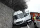 FOTO Microbuz cu 19 persoane, implicat într-un accident pe DN1, la Nistorești. 3 persoane rănite
