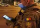 Imaginea zilei vine de la Ploiești: Un militar privește fotografia copilului său într-o pauză de patrulare