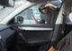 Bărbat care spărgea autoturisme în Ploieşti, reţinut în urma unor percheziții