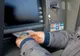 Bărbat din Prahova, dat exemplu de polițiști după ce a predat banii găsiți în fanta unui bancomat