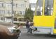 VIDEO VIRAL | Doi copii merg agățați de tramvai! Să fie efectul scumpirii biletelor la Ploiești?!